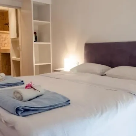 Villa Geris Sleeps 6 With Pool And Air Con Giris